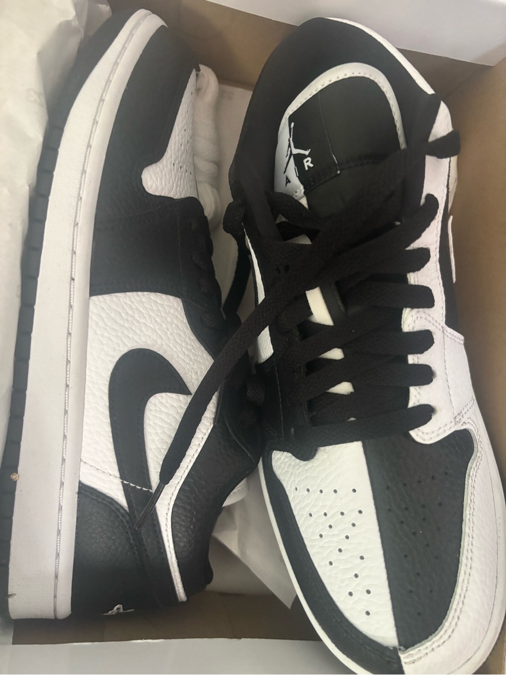 Jordan Low-Top Sneakers in Black and White. Worn once - Picture 3 of 7